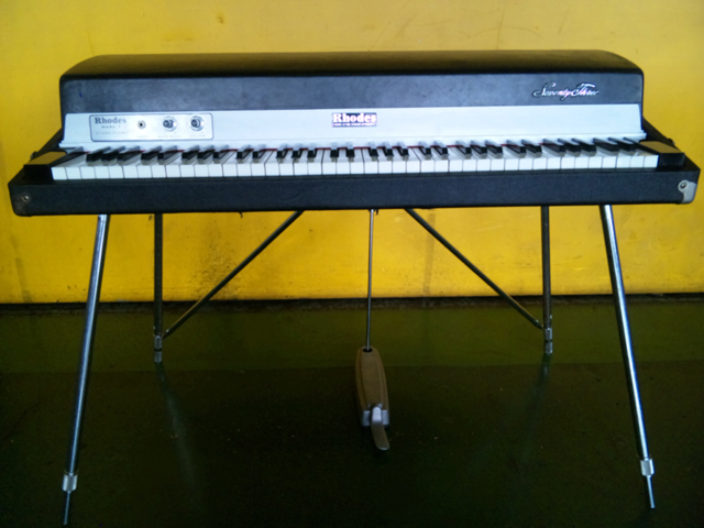 RHODES ローズ SEVENTY THREE 　 FR7710 エレキピアノ Yahoo!オークション - Fender Rhodes Seventy three フェンダー